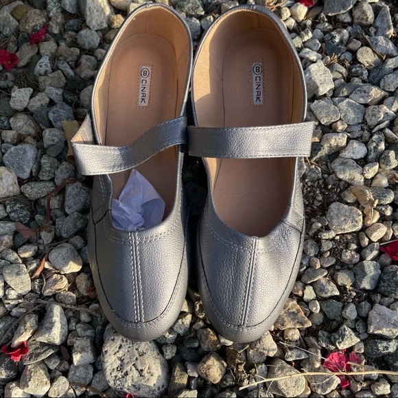 NWT Cinak Orthopedic Flats w/ Velcro Strap - Picture 3 of 4